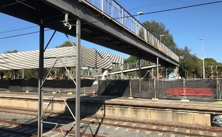 East Perth Train Station Footbridge feature image showing the station before demolition of footbridge and platform by Focus Demolition.